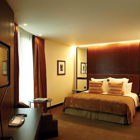 Hotel Crowne Plaza London Battersea Esterno foto