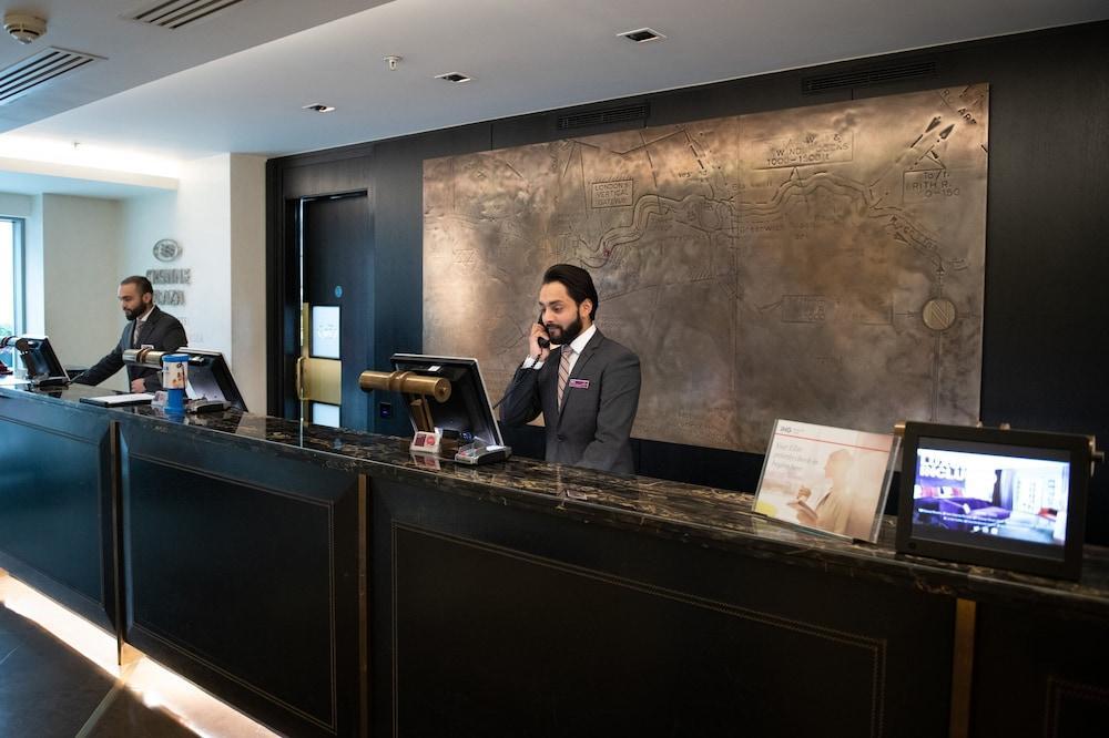 Hotel Crowne Plaza London Battersea Esterno foto