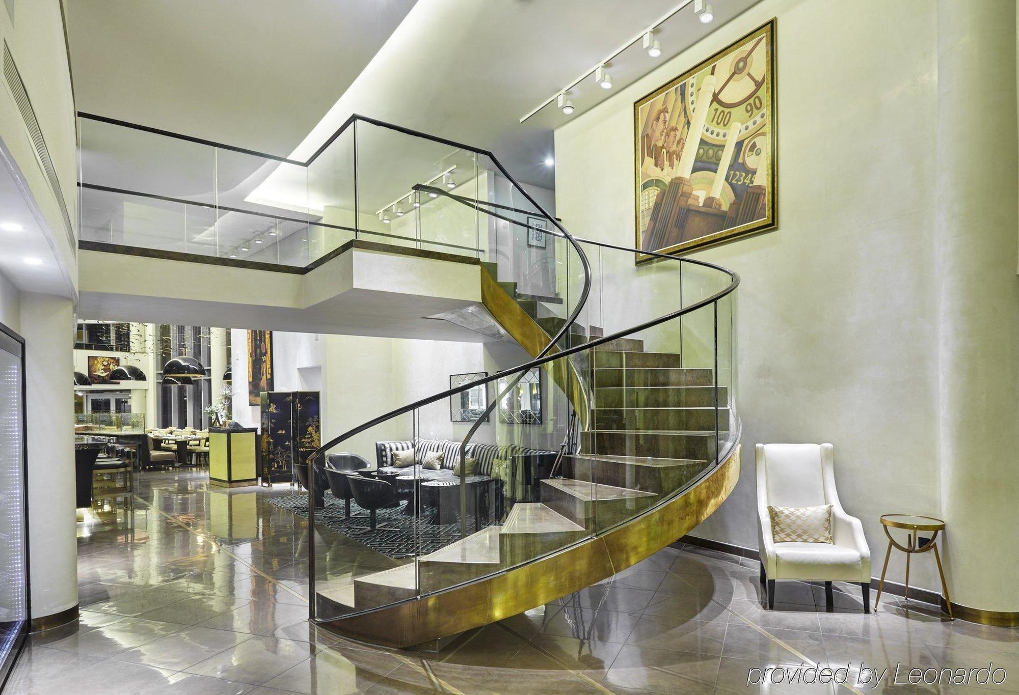 Hotel Crowne Plaza London Battersea Esterno foto