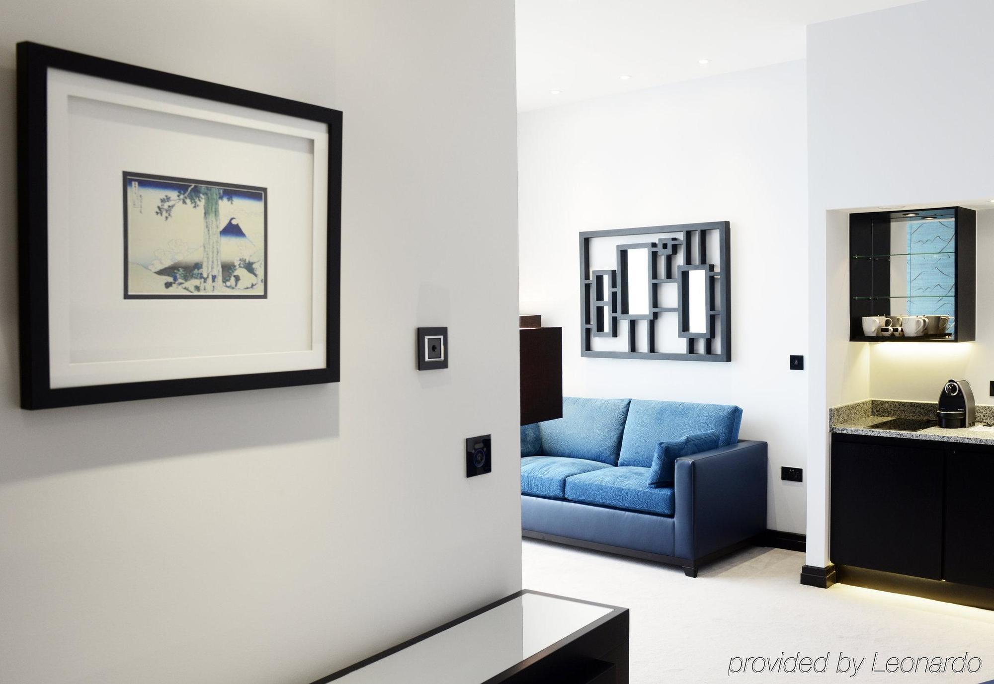 Hotel Crowne Plaza London Battersea Esterno foto
