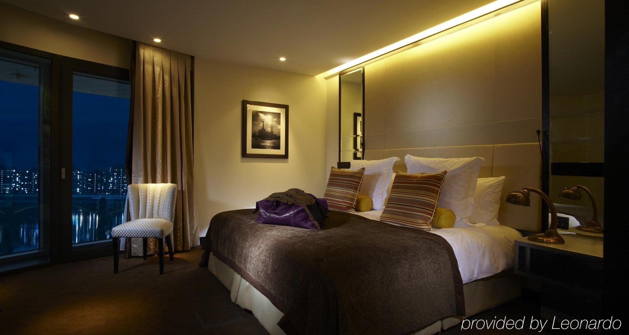 Hotel Crowne Plaza London Battersea Esterno foto