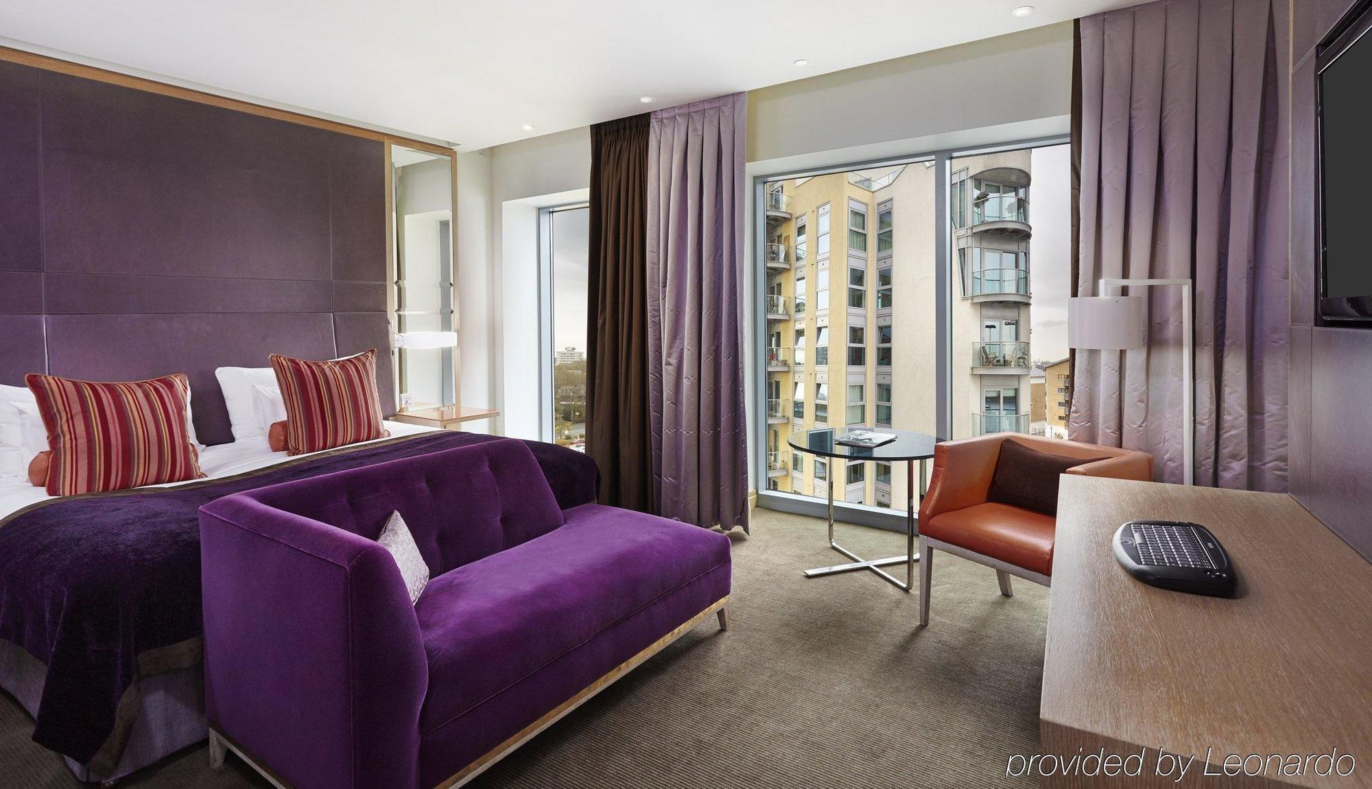 Hotel Crowne Plaza London Battersea Esterno foto