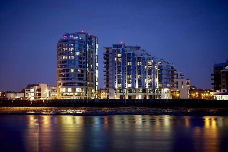 Hotel Crowne Plaza London Battersea Esterno foto