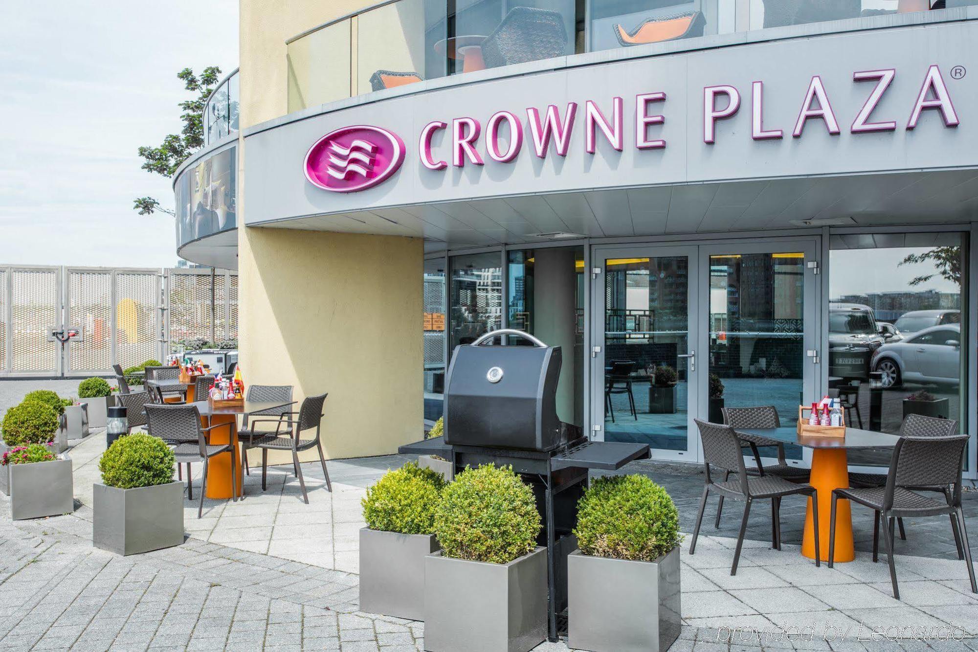 Hotel Crowne Plaza London Battersea Esterno foto