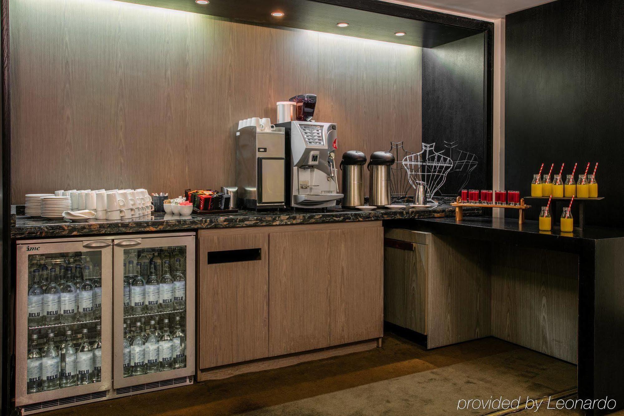 Hotel Crowne Plaza London Battersea Esterno foto