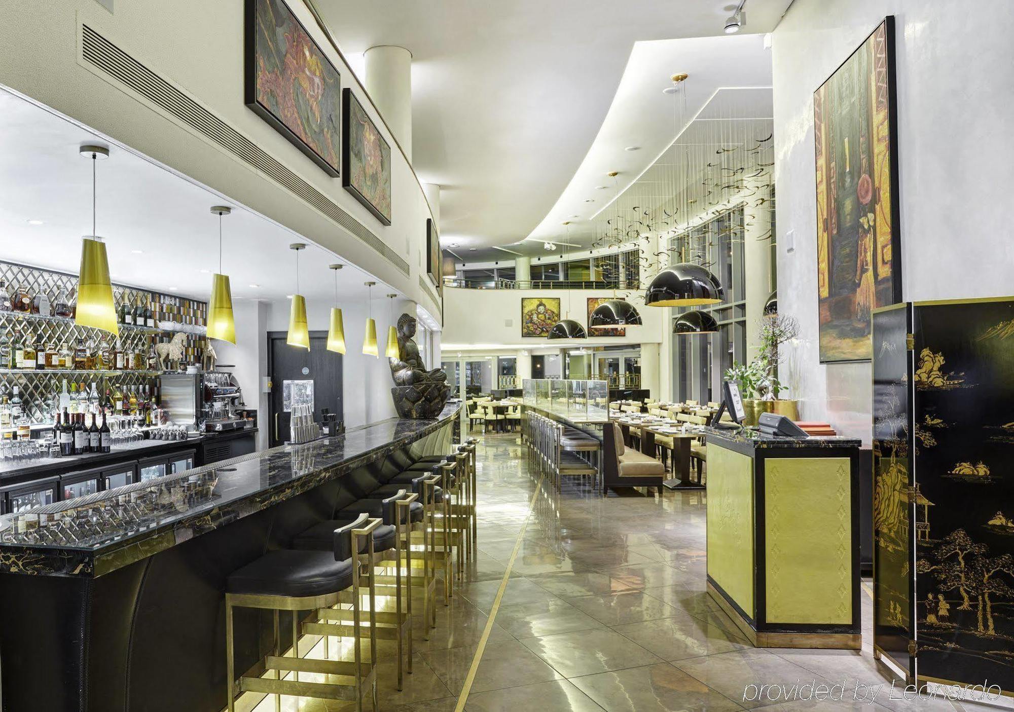 Hotel Crowne Plaza London Battersea Esterno foto