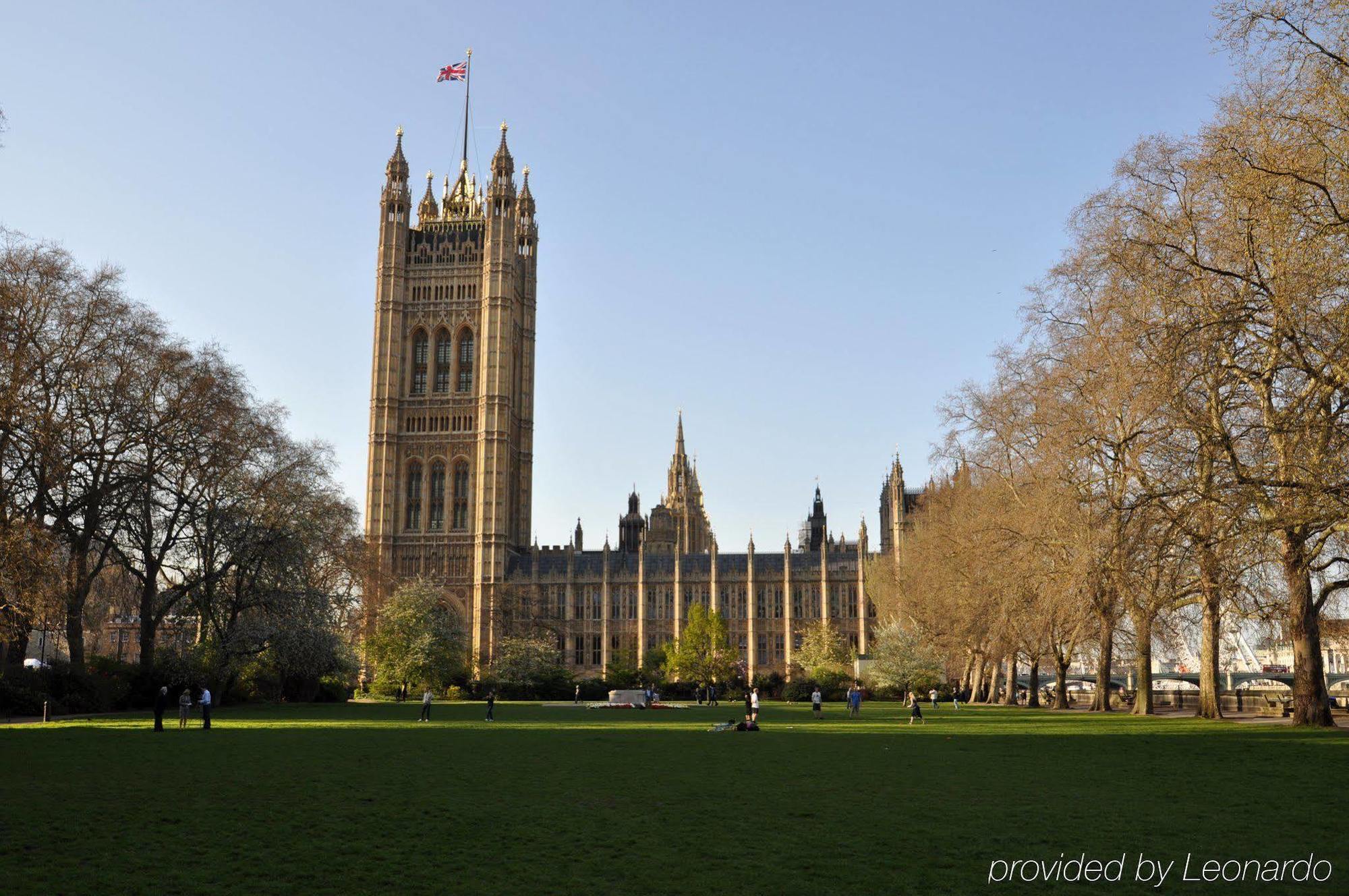 Hotel Crowne Plaza London Battersea Esterno foto