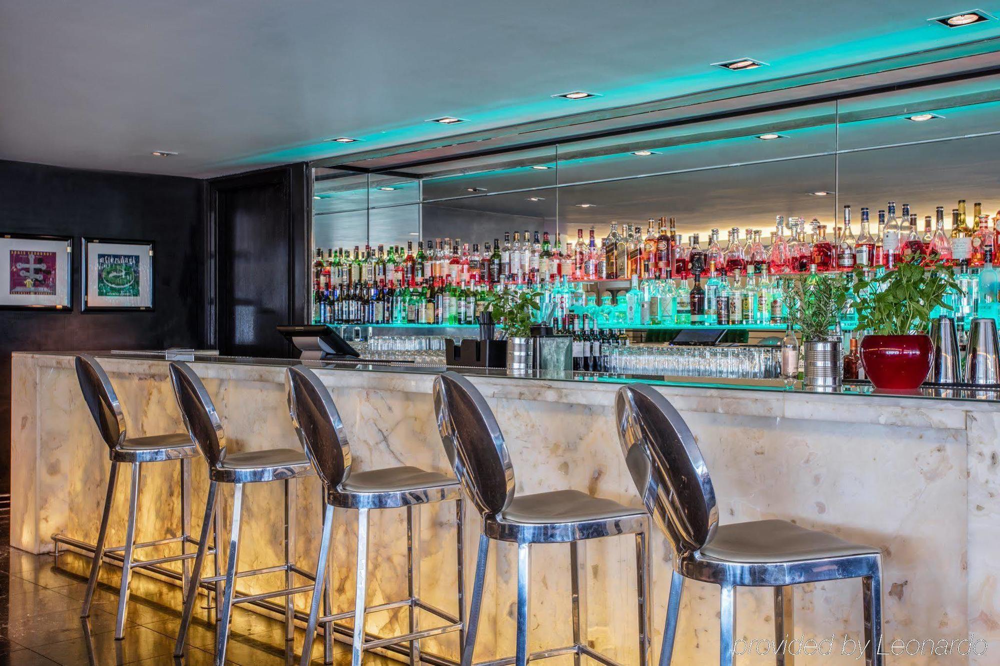Hotel Crowne Plaza London Battersea Esterno foto