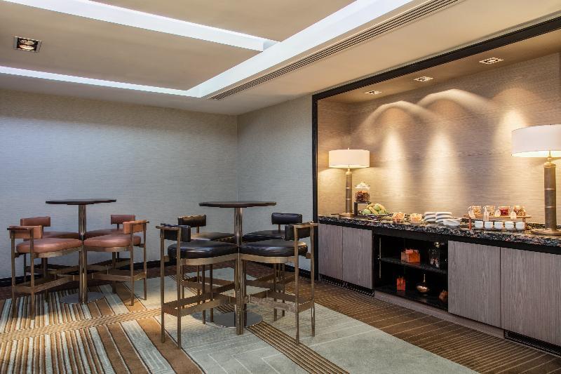 Hotel Crowne Plaza London Battersea Esterno foto