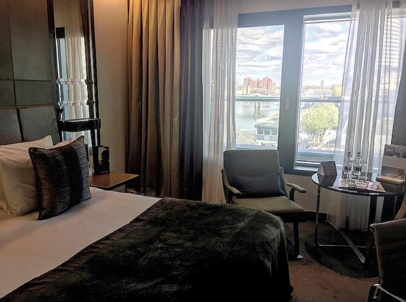 Hotel Crowne Plaza London Battersea Esterno foto